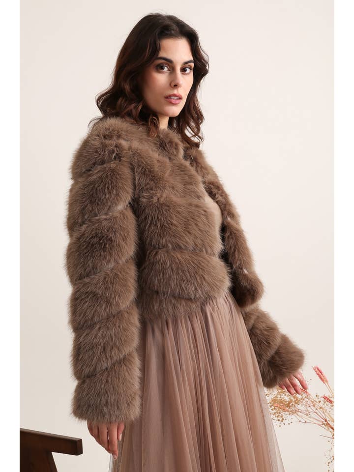 CHOKLATE PARIS - Wholesale Jacket - Women's - Paula short faux fur jacket - Y16825