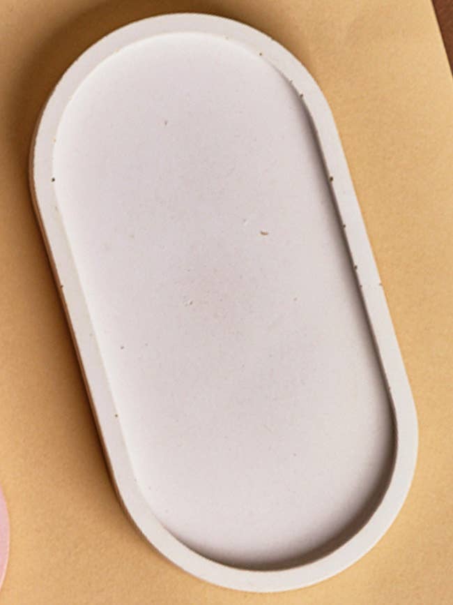 Plateau ovale pour la vente par Dahil Bar