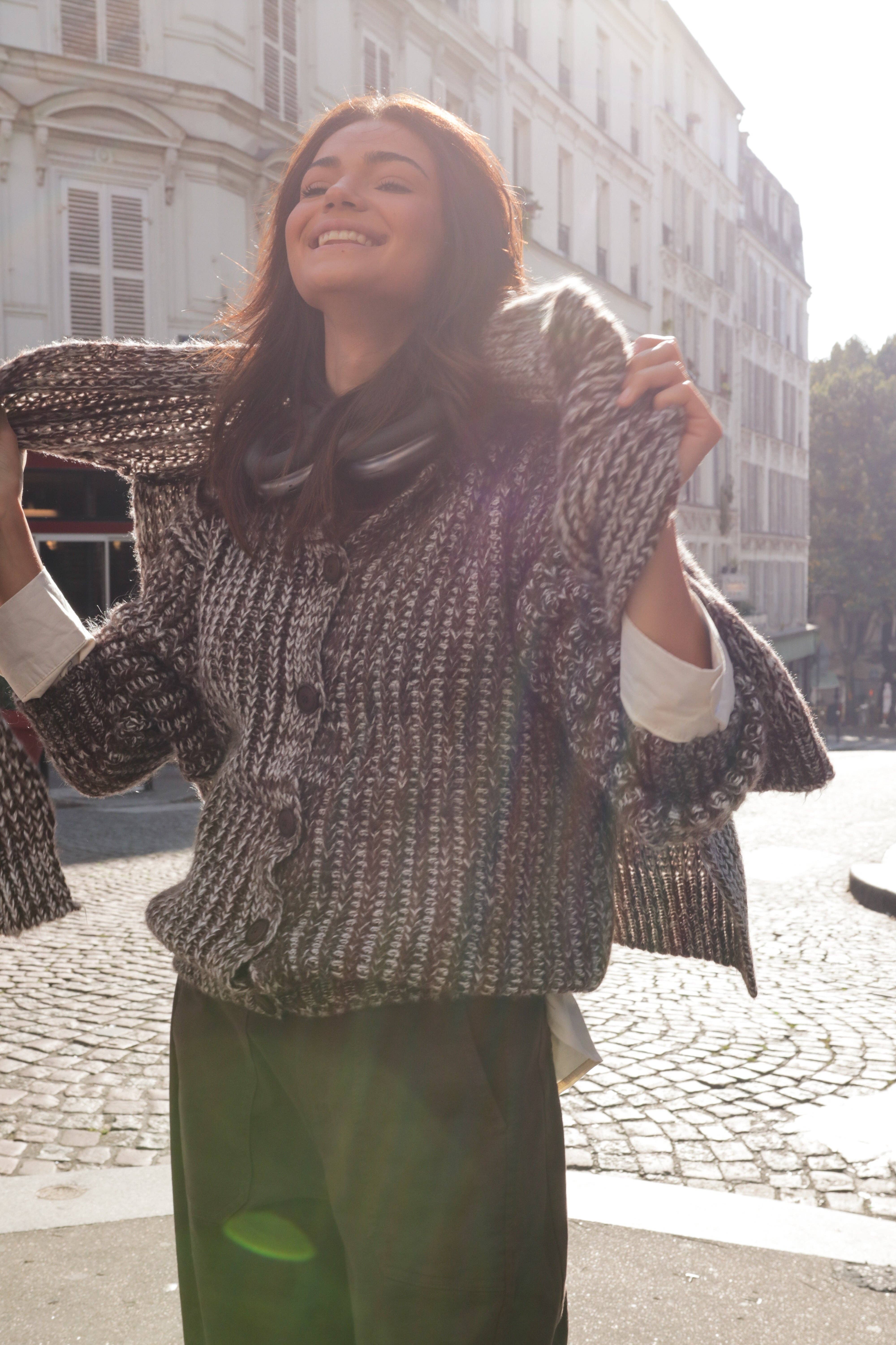 The Corner - Wholesale Poncho - Women's - Châle en laine Moka1