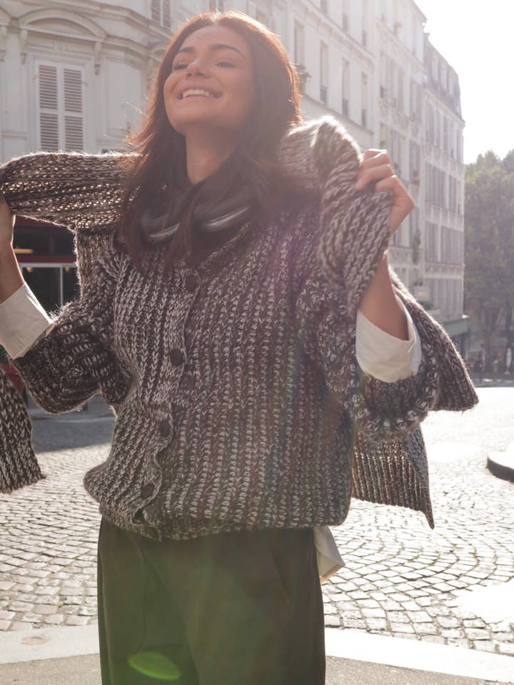 The Corner - Wholesale Poncho - Women's - Châle en laine Moka1