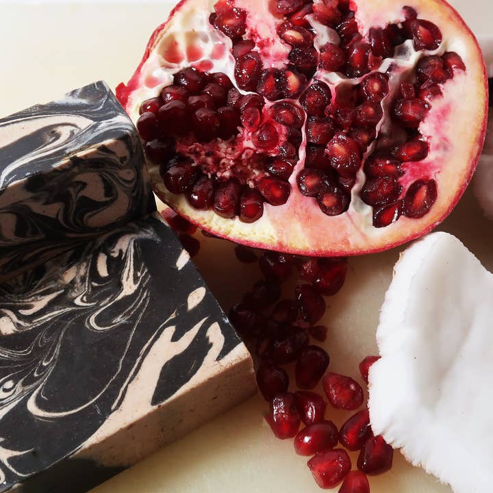 Savon artisanal artisanal AURA PROTECTOR pour la vente par Calming Artistry