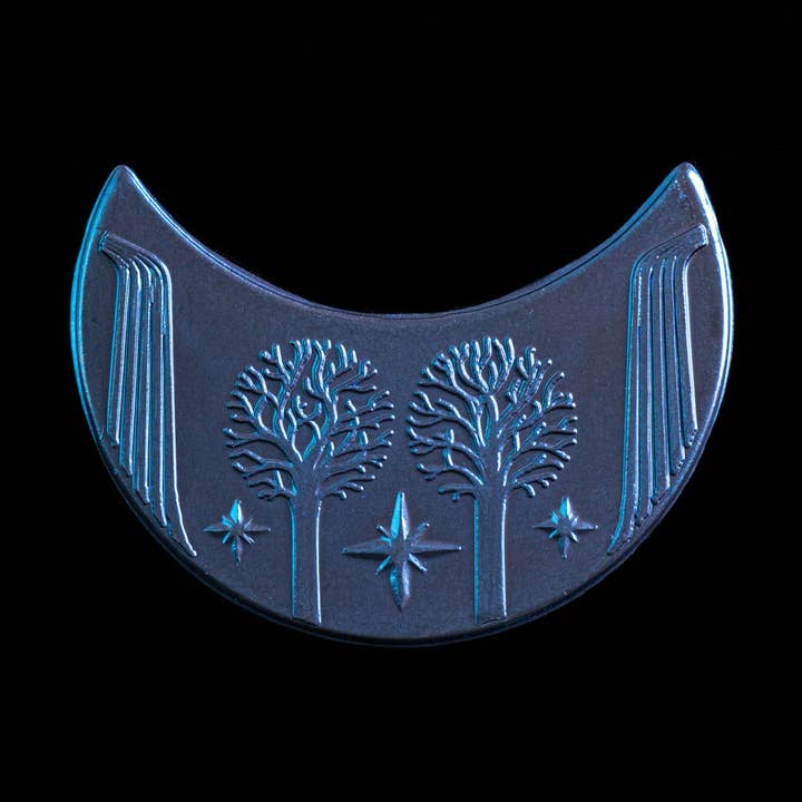 RIVENDELL™ - Pièce ou collier en forme de lune bleue MITHRIL™ pour la vente par Shire Post Mint
