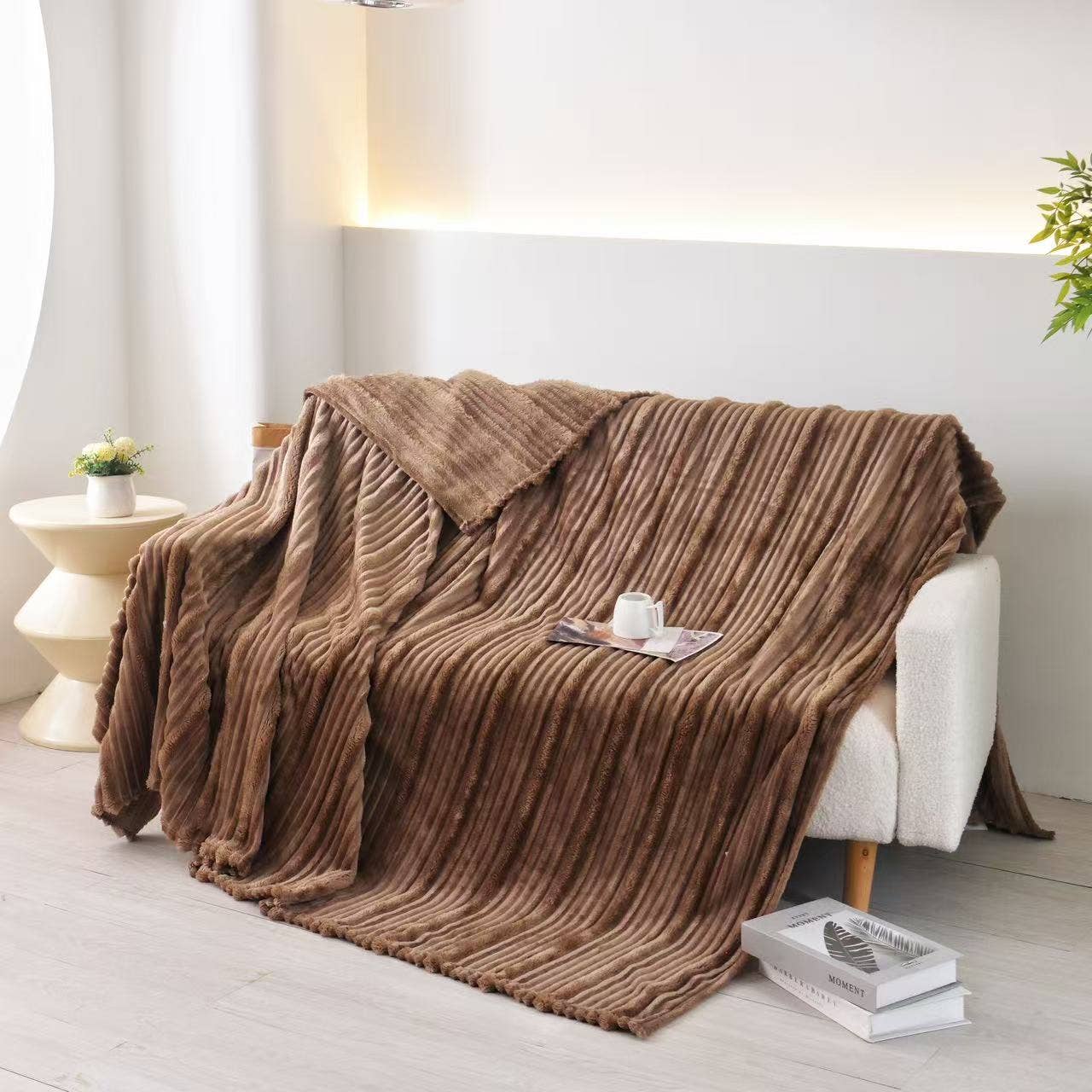FLUFFERY - Wholesale Throw Blanket - Plush Flunnel Throw – Ultra Soft Ribbed Blanket Texture9