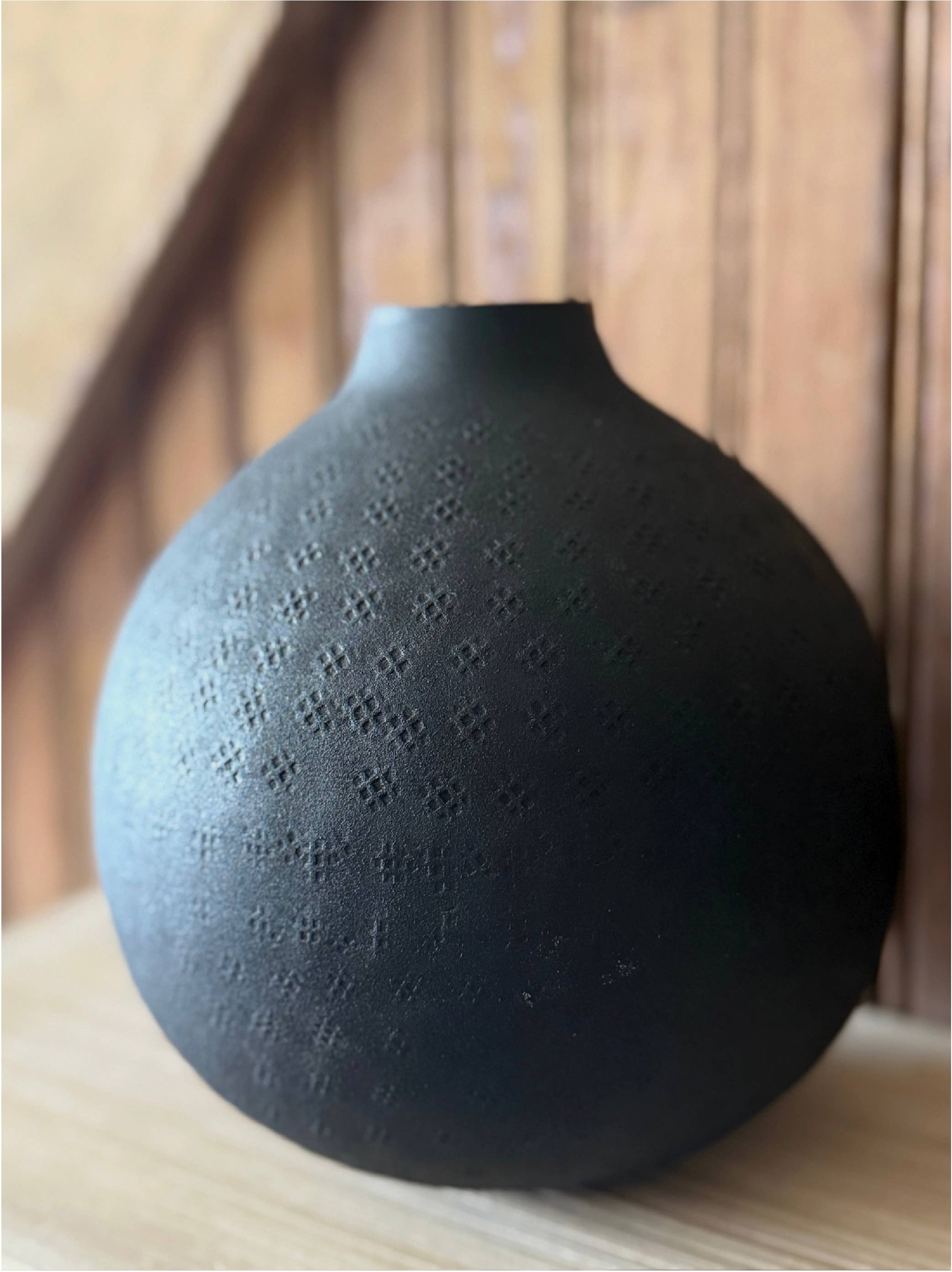 Made Market Co. - Wholesale Vase - Textured Vase Large Round1