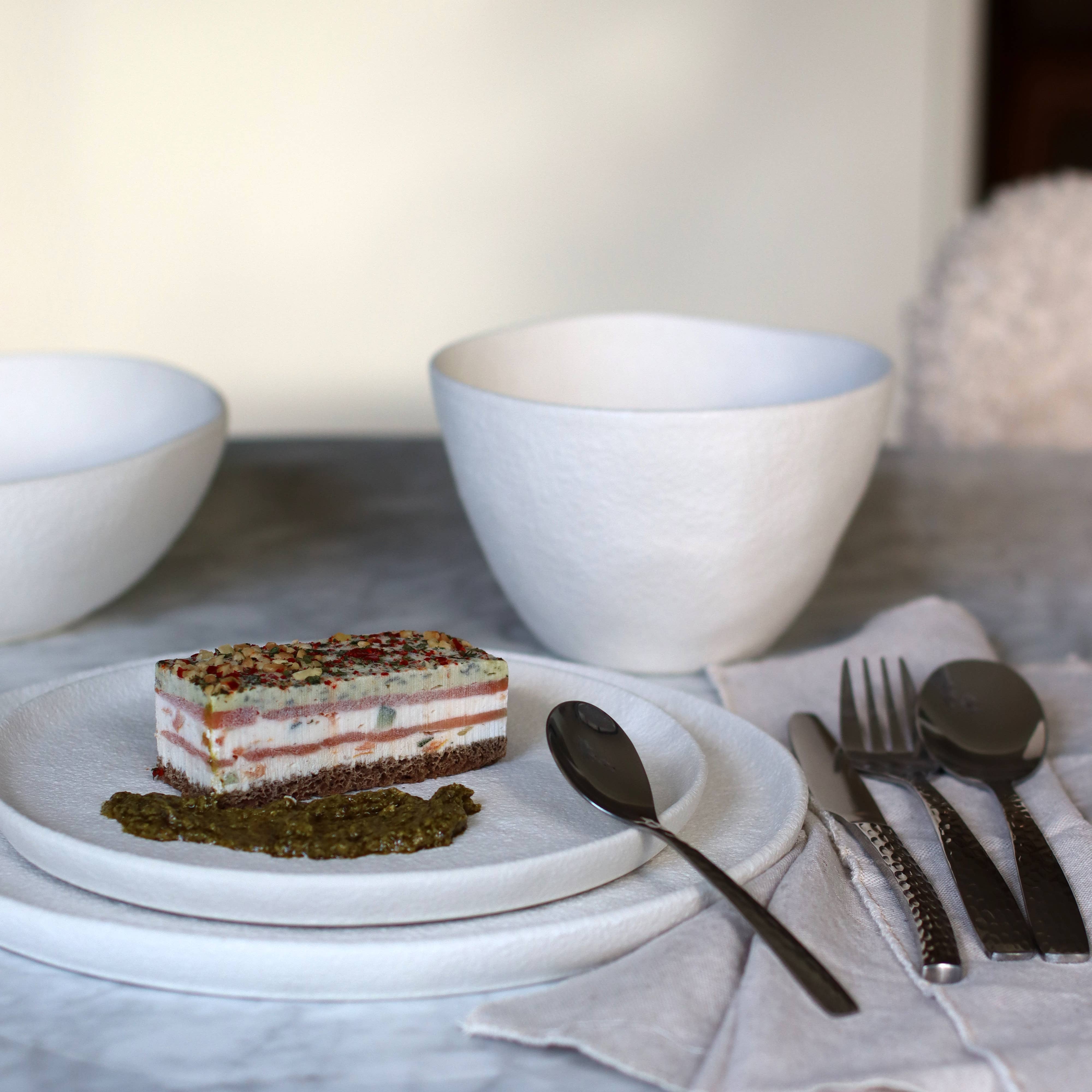 Ogo living - Wholesale Dinner Plate - Snowstack plate 27cm in matte white stoneware4