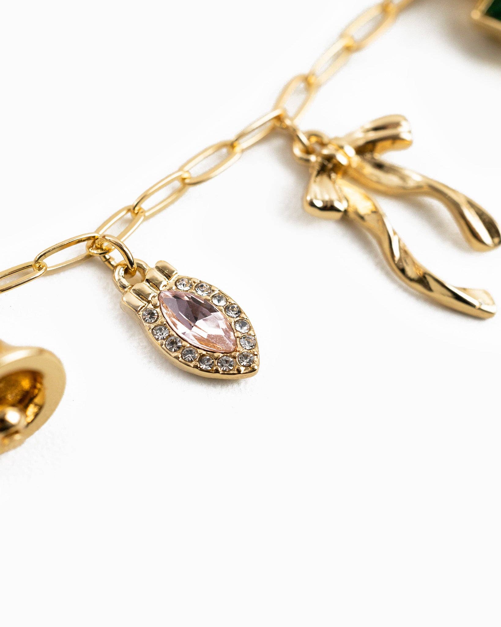 Sessori – wholesale Hänge-/berlockhalsband – Gnistrande Jul 7 Berlock Halsband2