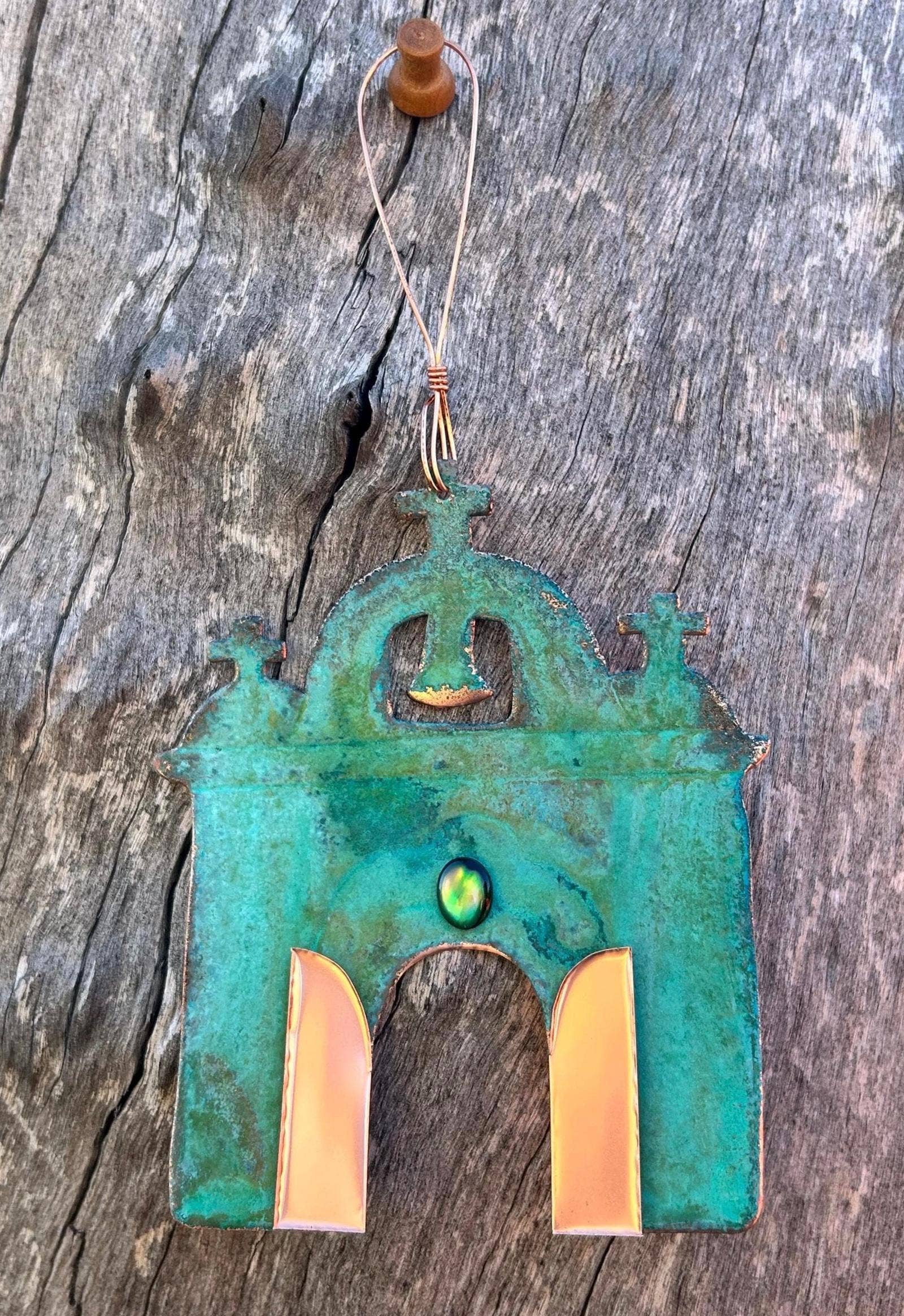 Dos Damas Designs - Vente Objets de décoration - Ornement de Noël en cuivre de l'église Mission1