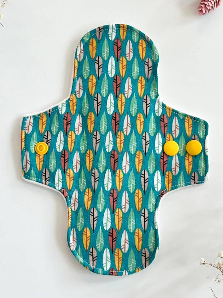 Hemp sanitary napkin "feathers" for wholesale by Les Mimines Montpellieraines