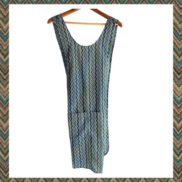 Apron - Cross Back Zigzag Print Apron with pockets, Gifting for wholesale by The Indian Bazaar