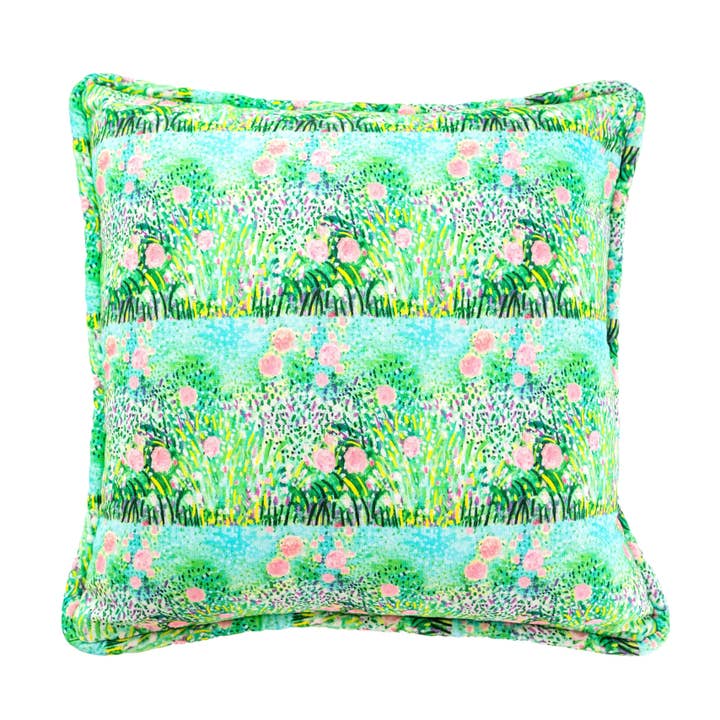 Paar rosa Rosen auf grünen 20" dekorativen Kissenbezügen mit Kordel. für den Großhandel von EVELYN & KATE