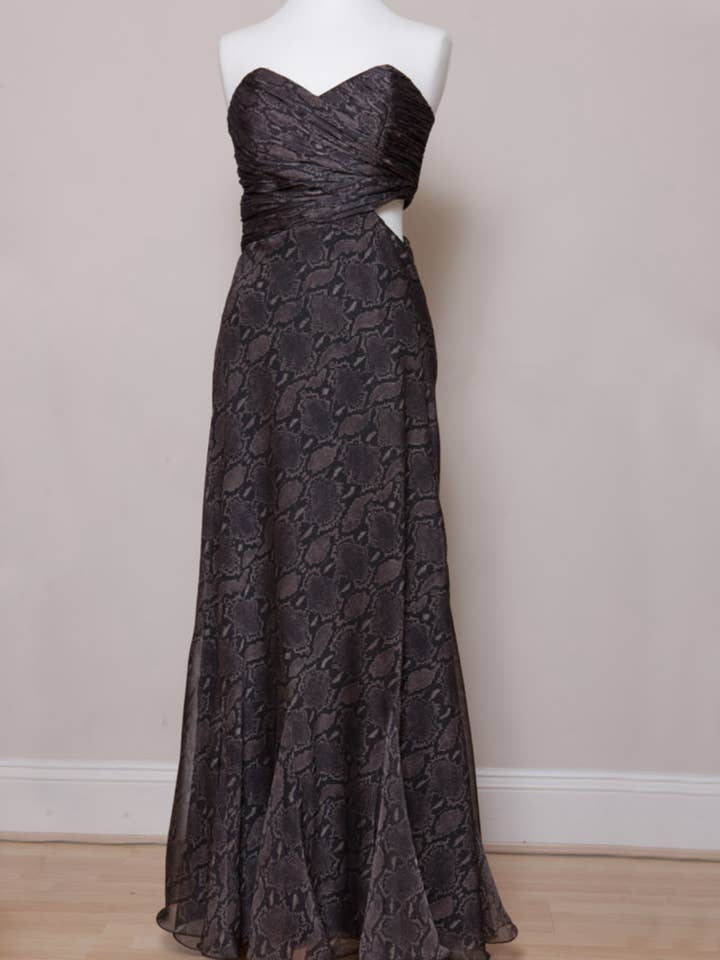 Abito basco marrone con stampa serpente increspata e semplice. per la vendita all'ingrosso da parte di Dee Izmail