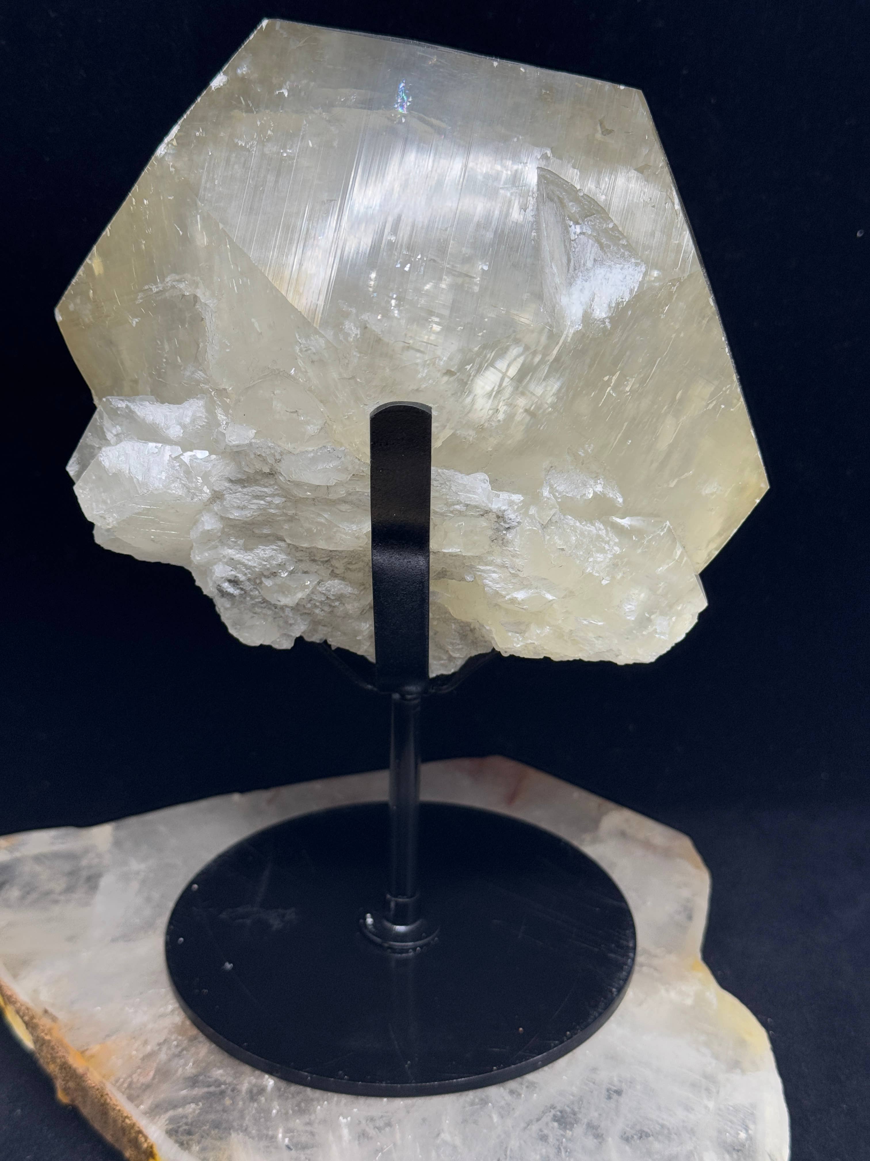 The 7 Directions - Wholesale Spiritual Stone/Crystal - UV reactive calcite free form w/ chalcopyrite F23E4