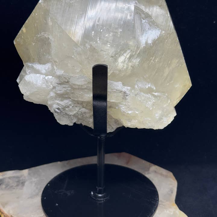 The 7 Directions - Wholesale Spiritual Stone/Crystal - UV reactive calcite free form w/ chalcopyrite F23E4