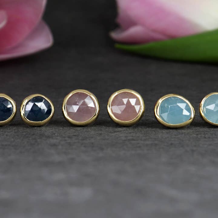 18-karaats Gemma Studs voor wholesale door Sara Metalsmith