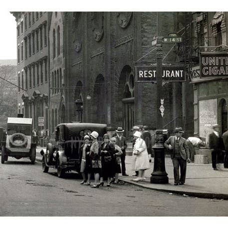 Esquina suroeste de 7th Ave y W. 14th Street - 1928 para venta al por mayor de Old NYC Photos