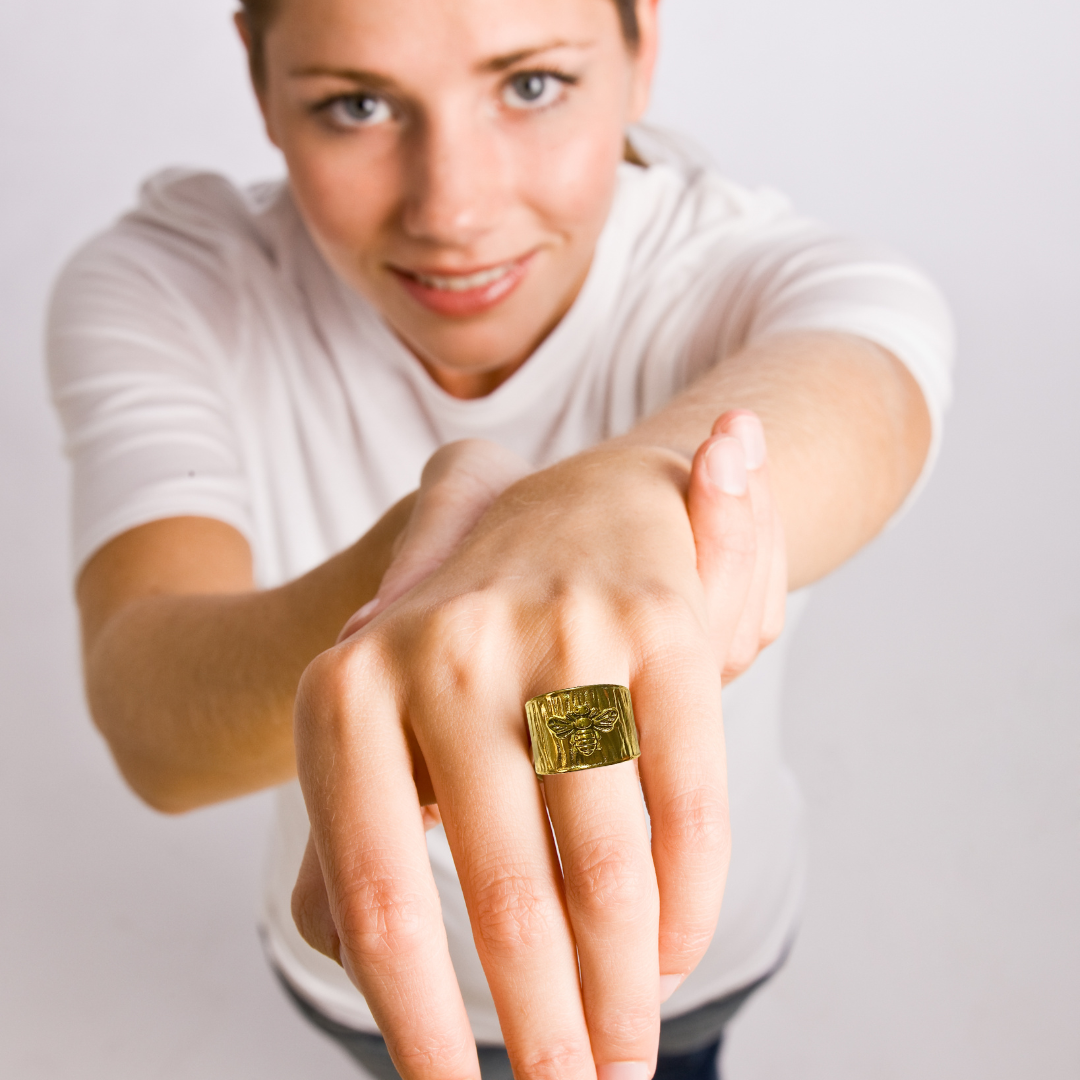 Anthologie, Co. - Vente Bague de cocktail/de cérémonie - Manchette en forme d'abeille en or12