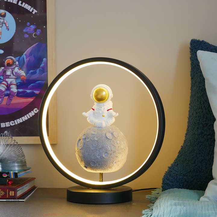 Steepletone UK Ltd – Großhandel Akzent-/Schreibtischleuchte – ASTRO LIGHTS - Astronaut Nachttischleuchten