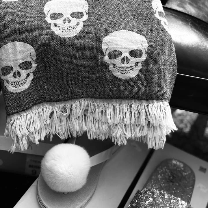 Via Seven – Engroshandel Strandhåndklæde – PESHMetal Skulls Håndklæde3