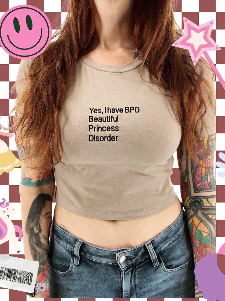 Ja, ich habe ein BPD besticktes Crop-Top. für den Großhandel von Totally Iced Out
