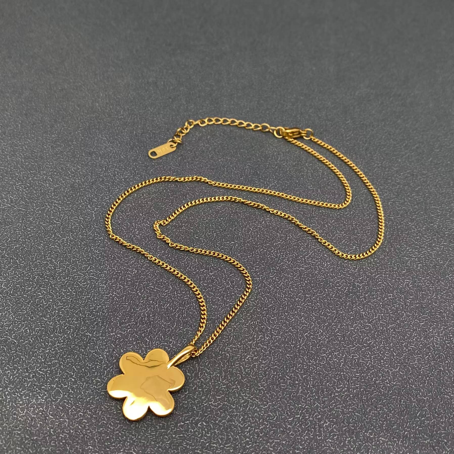 Mio Queena - Wholesale Pendant/Charm Necklace - Smiling Face inlaid CZ Sunflower 18K Golden SS Necklace -FGS2