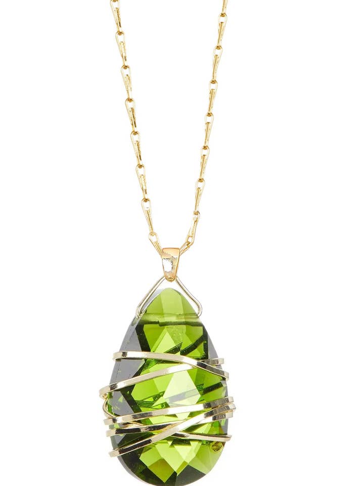 Collana con pendente in cristallo peridoto avvolto - GF per la vendita all'ingrosso da parte di Zoey Simmons