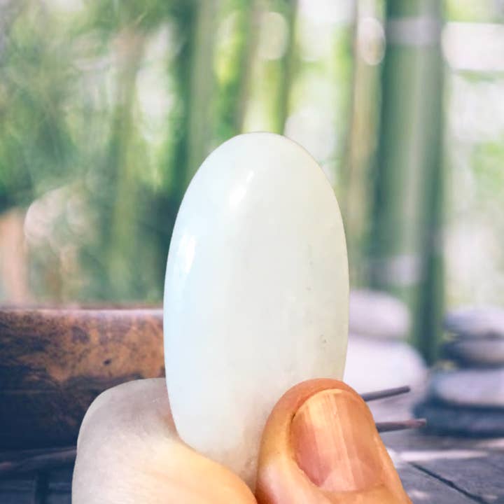 Essential Wellness - Body, Mind, Spirit - Vente Pierre et cristal de spiritualité - Pierre de souci en JADE BLANC avec option de carte d'information