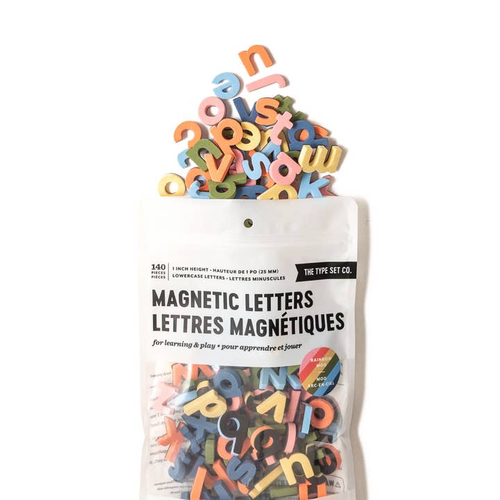 1" 140 små bogstaver i magnetisk regnbuefarver for engroshandel hos The Type Set Co.