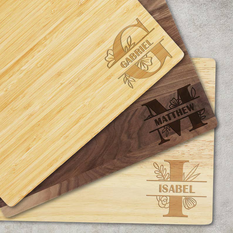 Engrave My Memories - Wholesale Snijplank - Aangepaste snijplank met bloemenmonogram, huwelijkscadeau voor koppels2