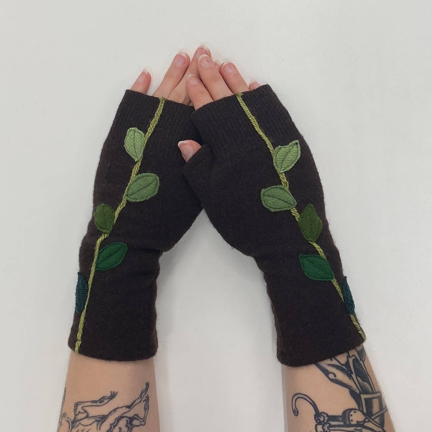 Sardine Clothing Co. - Wholesale Gloves - Women's - Fingerless Cashmere Gloves-Leaves9