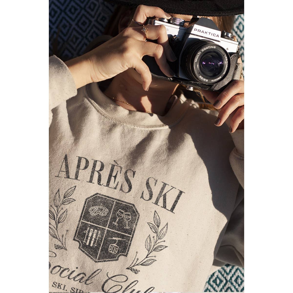 Illustrated Society - Wholesale Sweatshirt - Women's - APRES SKI SOCIAL CLUB  GRAPHIC SWEATSHIRTS5