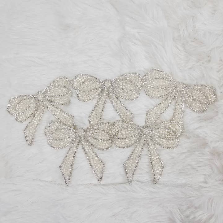 Scratch Decor - Wholesale Patch - Rhinestone Bow with Silver Outline and White Pearl Iron-on Patch1