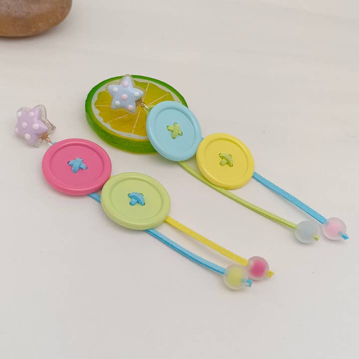 Mio Queena – wholesale Dangle earrings – Acrylic Round Button Charm Star Earrings - YK2