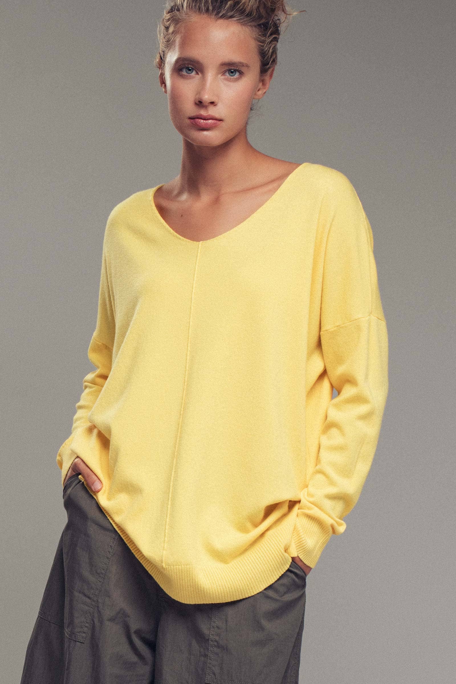 Urban Daizy - Wholesale Tunic Sweater - Women's - Relaxed High-Low V-Neck Tunic Sweater8