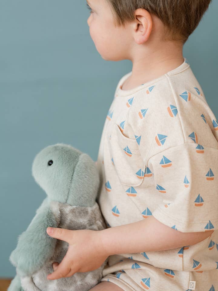 Noah Tee in barche a vela per la vendita all'ingrosso da parte di Dear Hayden