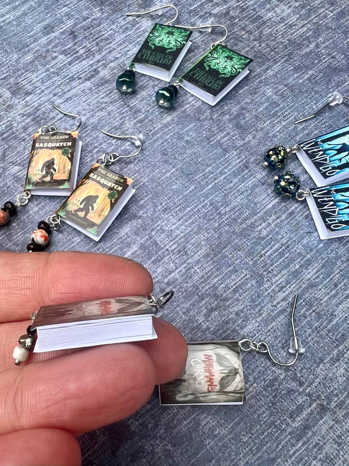 4 par kryptidvarelser för wholesale av Little Shop of Lost Arts LLC