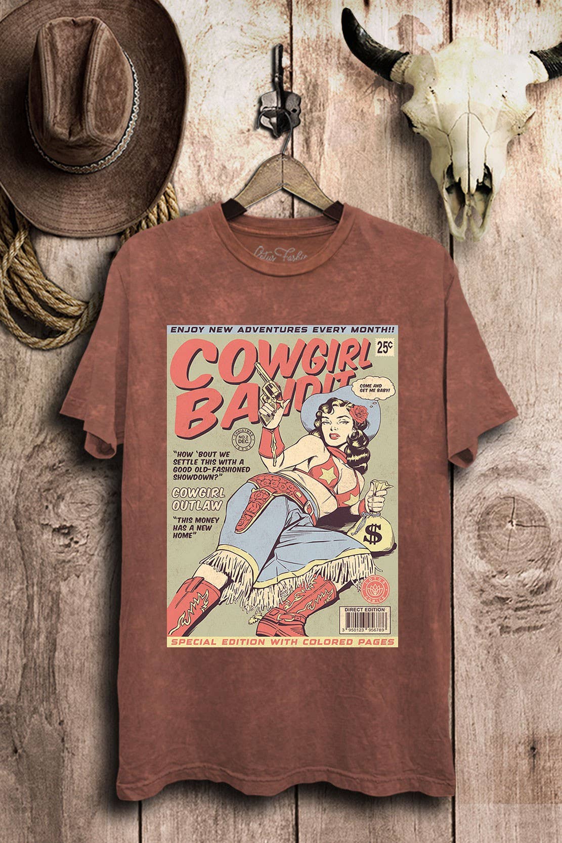 Lotus Fashion Collection - Venta al por mayor Camiseta serigrafiada - Mujer - Camiseta Gráfica Retro de Cómics de Bandida Vaquera del Oeste6