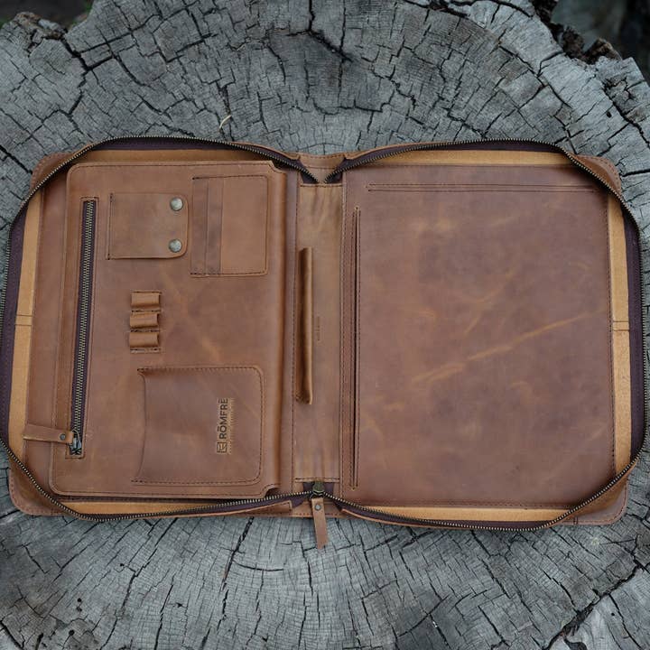 Hanalei Porte-documents en cuir pour la vente par Rōmfrē Travel Co.