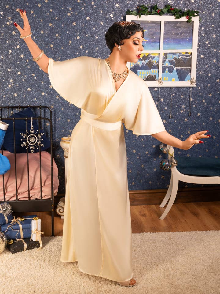 1930s Lounging Robe Peach L8017 for wholesale by What Katie Did