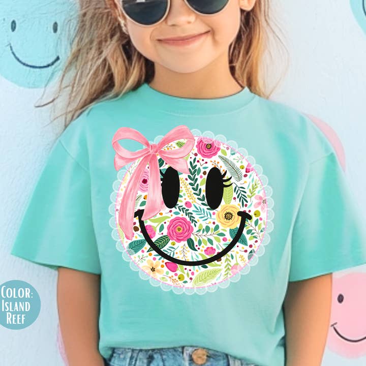 T-shirt à motif floral avec visage souriant Comfort Colors®, tee-shirt de printemps pour la vente par The Shirt Company