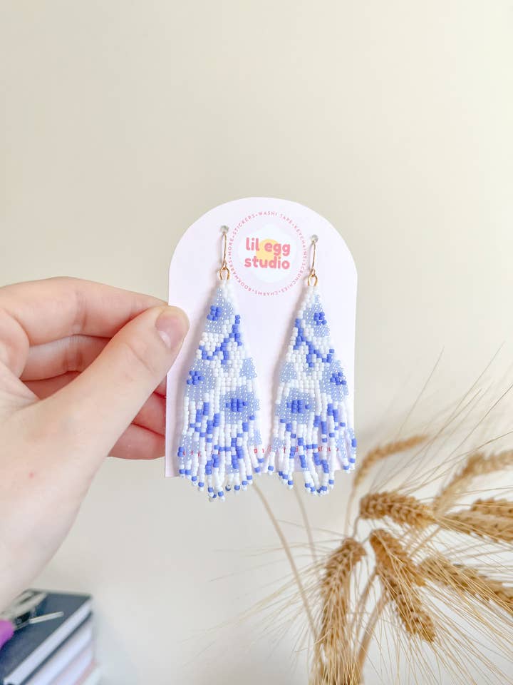 Blommig Kina pärlstav Frans uttalande örhängen för wholesale av lil egg studio