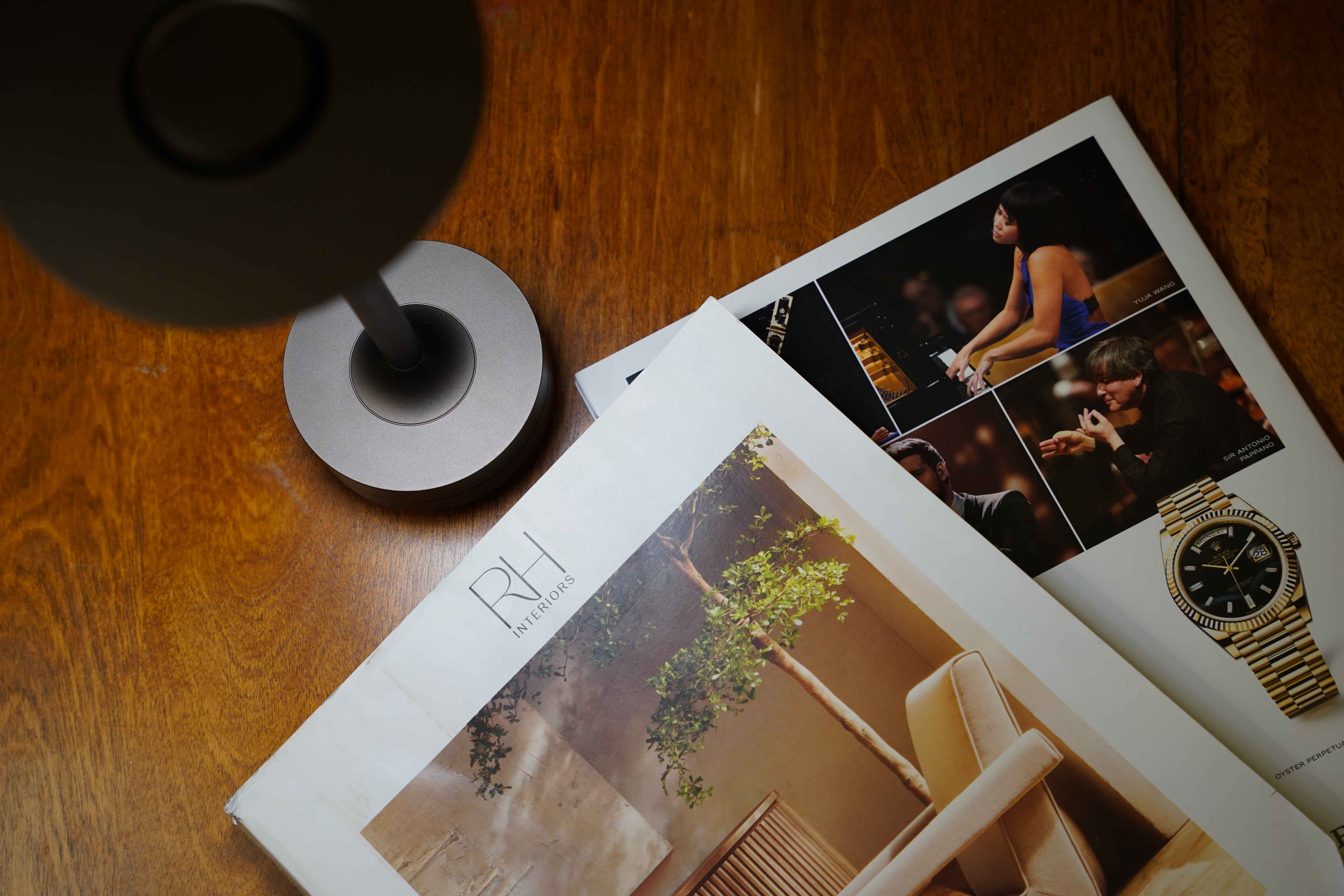 Swift Beacon - Wholesale Accent/Desk Lamp - Gold Rechargeable Touch Table Lamp7