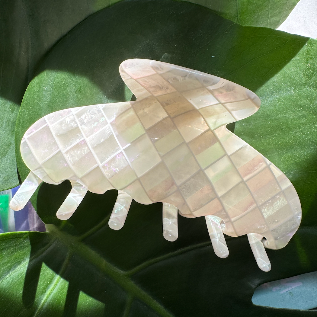 Ellipsis Goods – Engroshandel Hårspænde - Dame – Iriserende perle hverdagsklo1