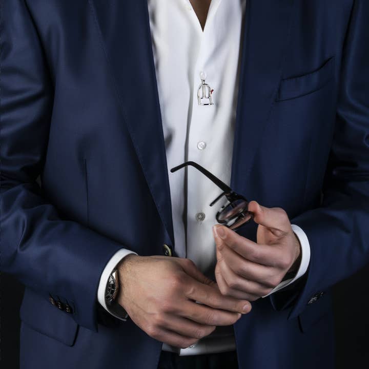 Achí Project – wholesale Eyewear cases & holders – Unisex – Achi, glasses holder, perfect for shirts, 800/ooo Silver9