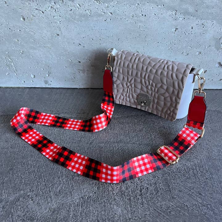 Latte sur fond blanc avec bracelet à carreaux Buffalo pour la vente par Moost Bags