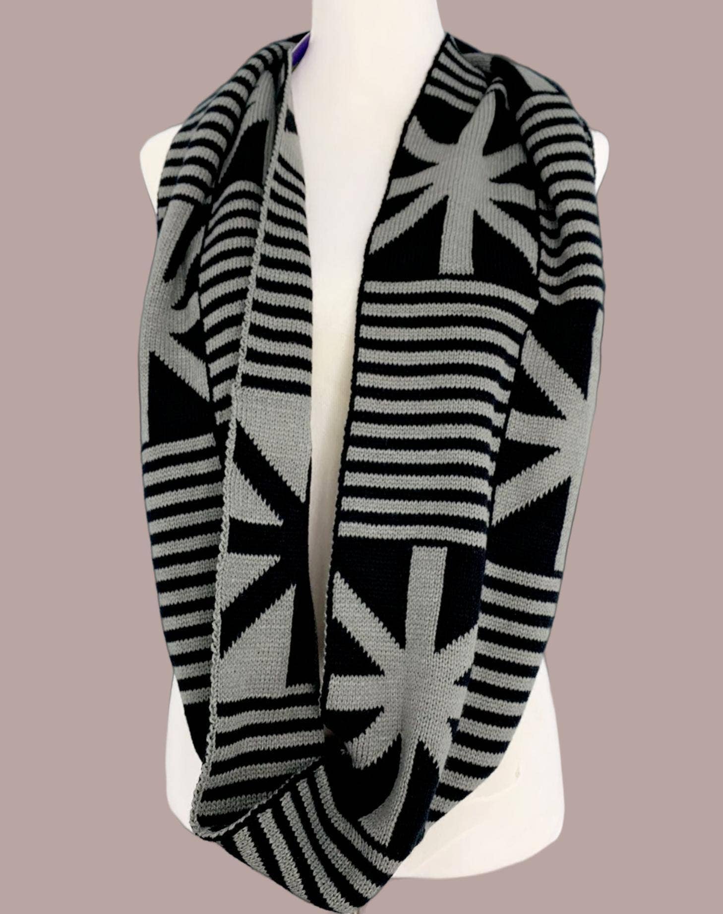 JC Sunny Fashion - Wholesale Sjaal - Dames - JC011817 Infinity-sjaal met patroon geïnspireerd op Union Jack3