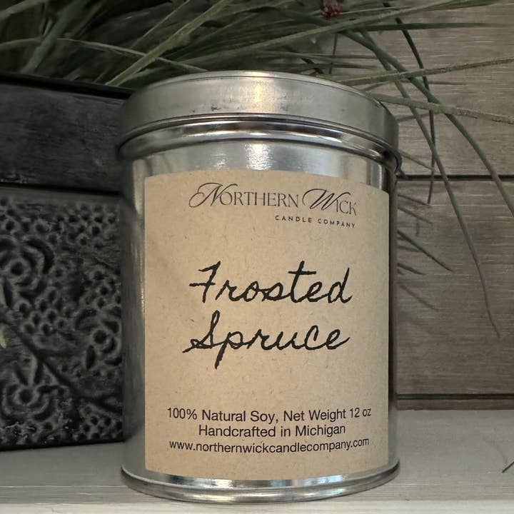 Kaars van 100% soja, 12 oz tinnen houten lont - gematteerd sparrenhout voor wholesale door Northern Wick Candle Company