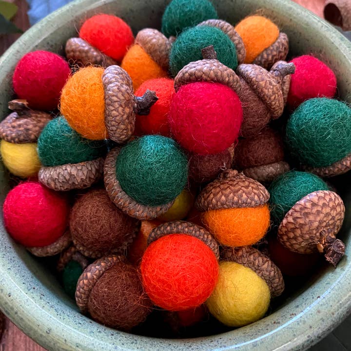 Oakwind Hollow - Wholesale Decorative Tabletop Object - Felt Wool Acorns Autumn Leaves - Regular Size2