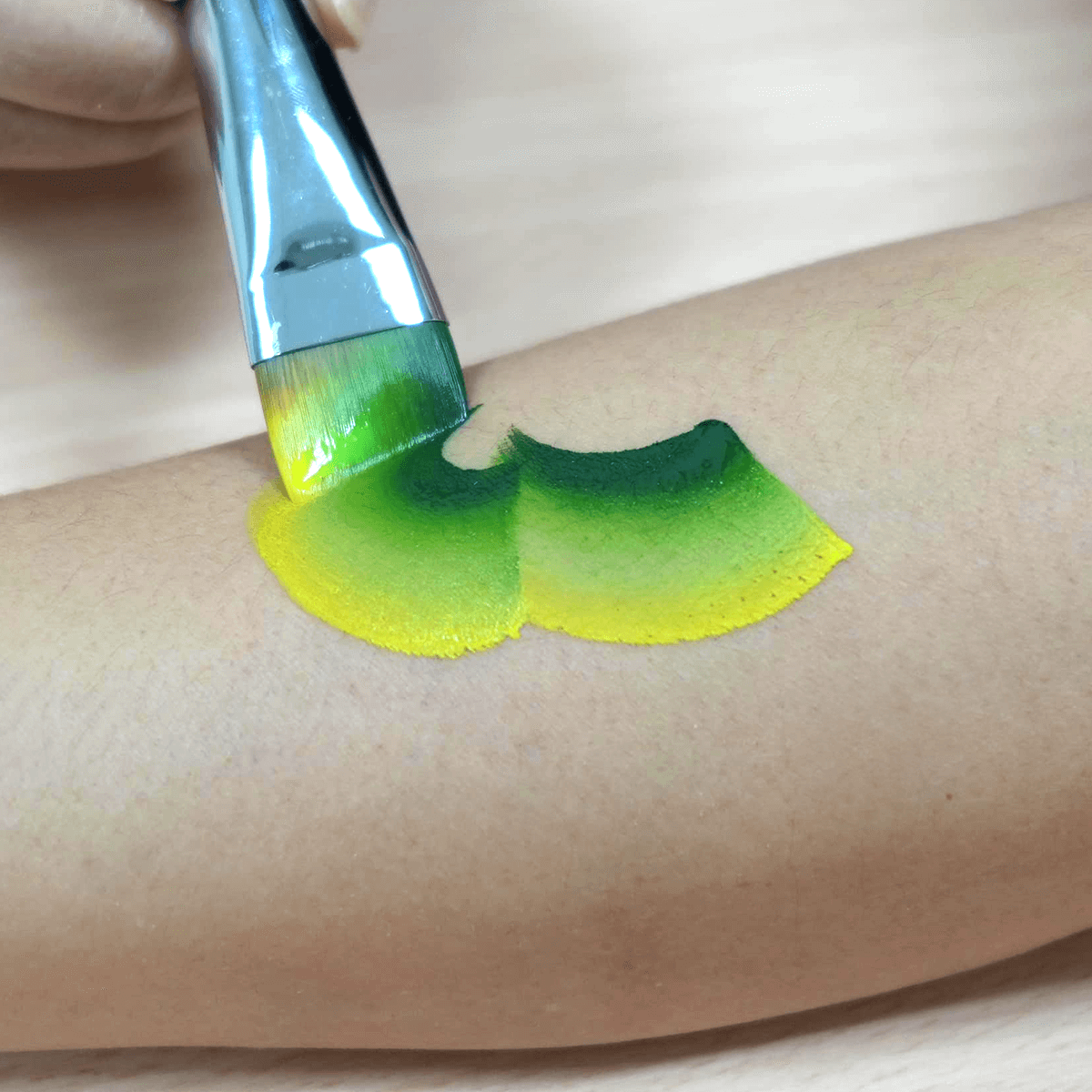 DOLEH BEAUTY - Wholesale Make-up palet voor het gezicht - DOLEH 18-kleuren Gezichts- en Lichaamsverf Palet Set1