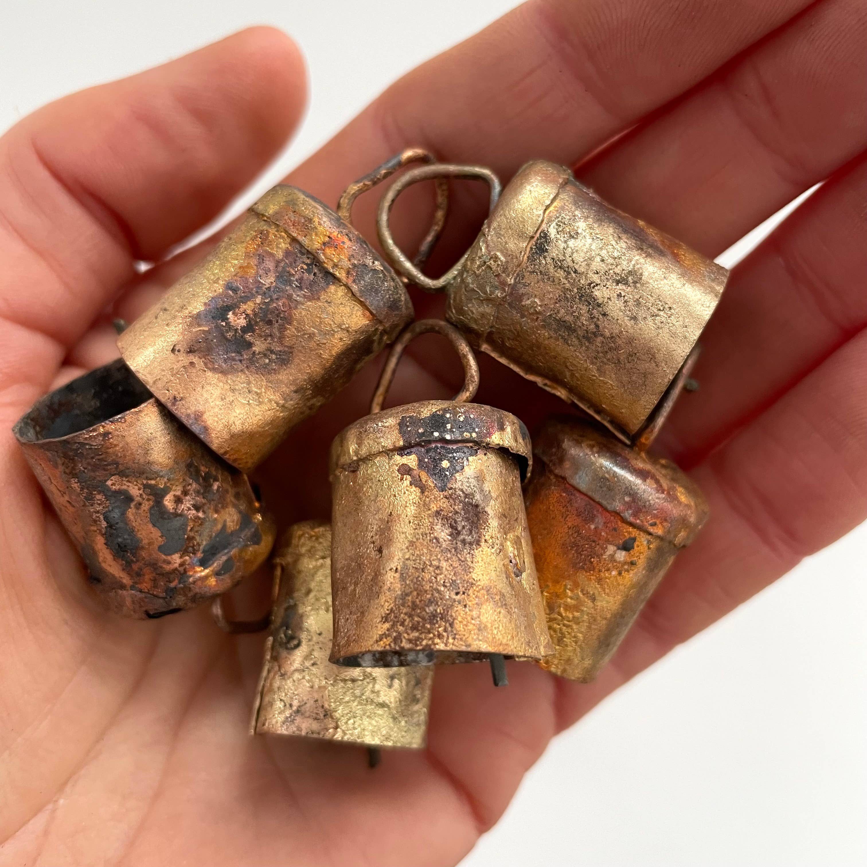 fort & field - Vente Cloches - Cloche en métal rustique à dessus plat au fini laiton étamé de 1 1/4 po1