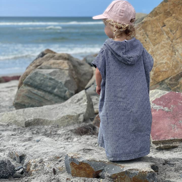 West Path - Wholesale Poncho towel – Child & baby - Youth Surf Poncho | Towel with Hood & Zipper for Kids3
